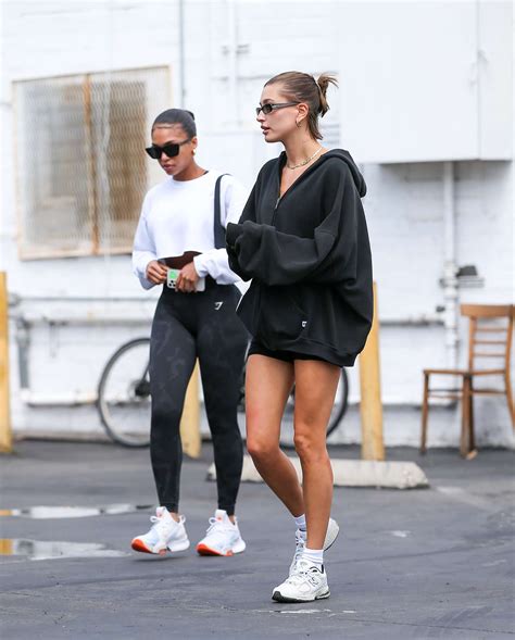 Hailey Bieber Paired the Biggest, Coziest Sweatshirt .